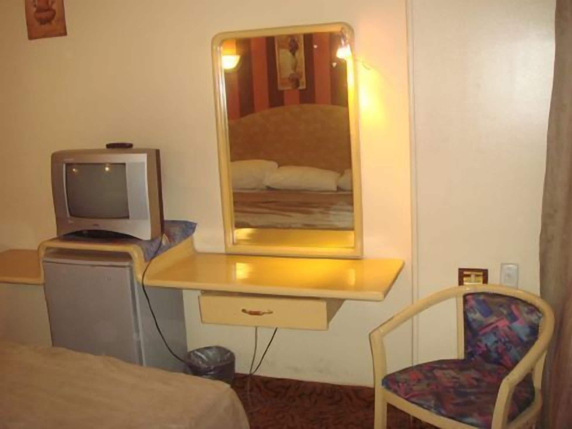 Oasis Hotel Heliopolis カイロ エクステリア 写真